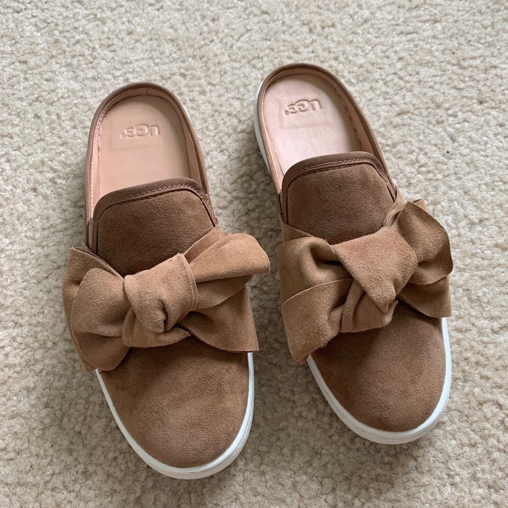 Ugg bow slip on